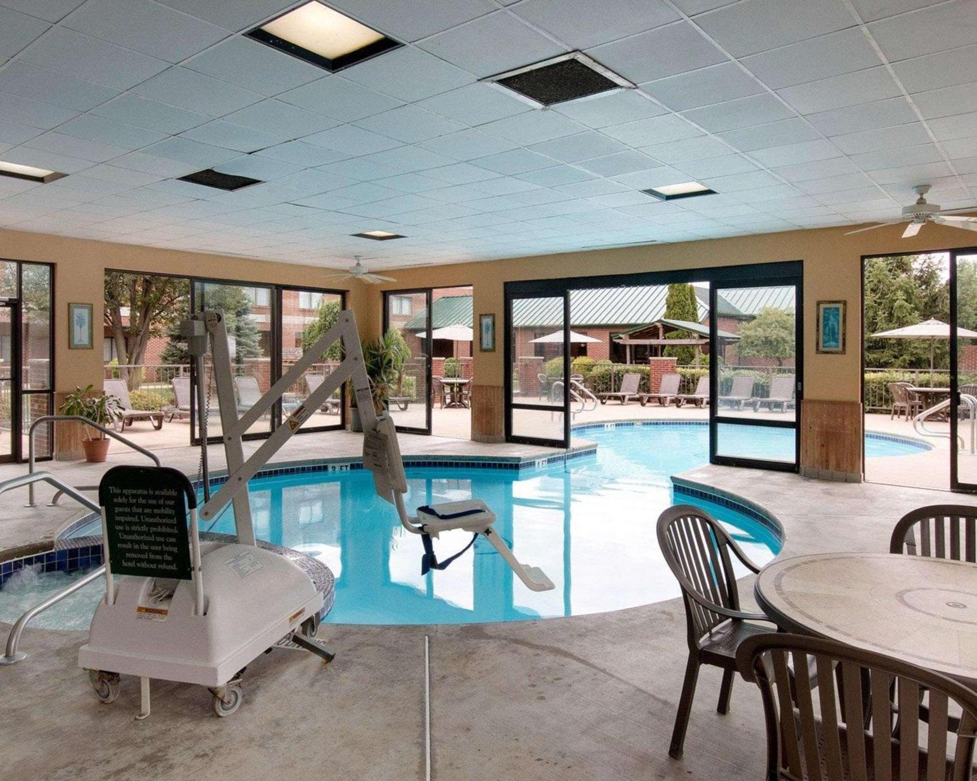 Comfort Suites Parkersburg South Mineral Wells Eksteriør billede